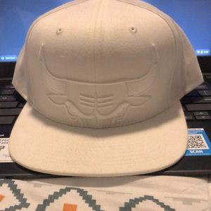 Chicago Bulls Mitchell and Ness Snapback Hat. White. One size. Ships fast.